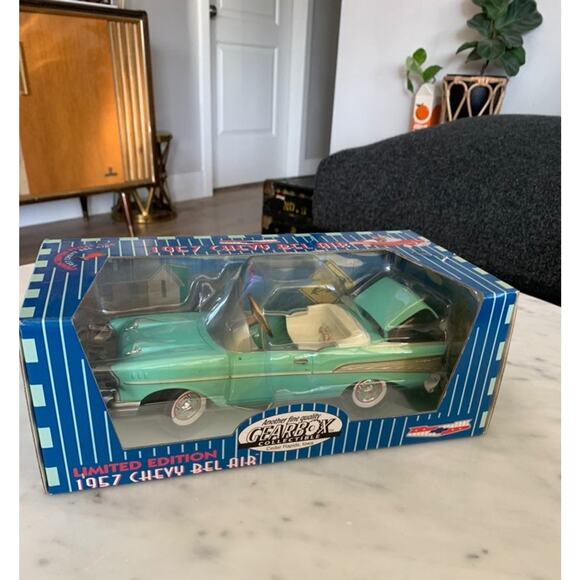 NIB Vintage Limited Edition 1:18 1957 Chevy Bel Air Surf Green Die-Cast Car - Picture 1 of 11
